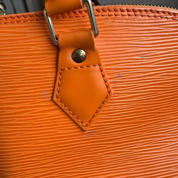 Louis Vuitton Alma - Picture 12 of 16